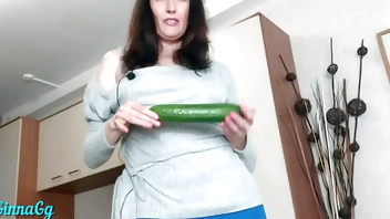 my creamy cunt started leaking from the cucumber. fisting and squirting