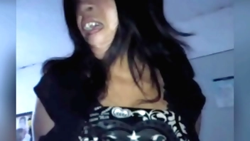 IN THE ASS, EVEN IF IT HURTS: to get revenge on her ex-boyfriend, she put it in her ass alone and gave me sitting until she farted. Oops, wrong hole painful anal cheating babe