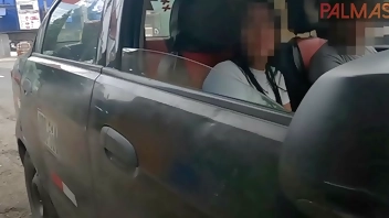 POR FAVOR PAGA EL TAXI, desconocida no tiene dinero para pagar su carrera al taxista y me pidió ayudarla a cambio de follarla en un coche