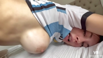 Argentina Vero Buffone comes while her stepbrother sucks her vagina