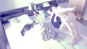 お昼寝中の無防備な彼女にちょっかいを出して夜◯い！気づいた頃には挿入されててイキまくりな姿を盗撮　ハメ撮り　巨乳　かわいい　側位　寝バック　昏睡　素人　カップル　投稿　個人撮影　日本人　えむゆみ