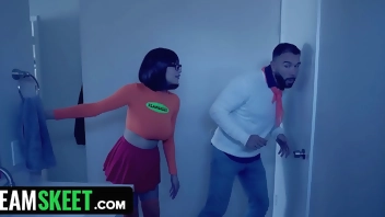 Jinkies! Velma & Fred Are Trying To Solve A Mystery In A Creepy House But They Fuck Instead