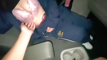 真夜中の車の中でラブラブS◯Xをする素人変態カップル