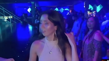 Horny girl agreed to sex in a nightclub in the toilet