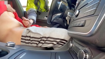 I jerk off in the car in front of the security guard girl and call her to help me finish cumming