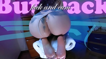 I see my stepsister's big buttcrack and I can't help but fuck her