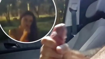 Gozei masturbando olhando pra gostosa no ponto de ônibus!