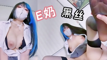 不良室友被强迫口交，被操到高潮喷水【看片头视频约女主哦】