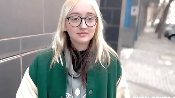 PutaLocura - Pillada de Torbe a friki rubia EmeJota y se la folla