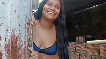 cerrando negocio con mi vecina me vende la lavadora y aprovecho para follarmela