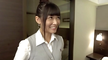 美人若妻がパイパン制服姿で他人男と中出しSEX■※「欲求不満でもセックスレスでもありません」旦那との性欲処理SEXに嫌気が差し応募※本気で愛し合いながらのSEX希望！1