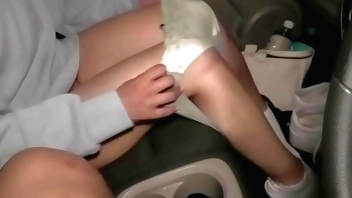 彼女からLINEで「今から会いたい…」っと言われて僕は思わず彼女の所まで車で迎えに行ってそのまま公園の駐車場で、、