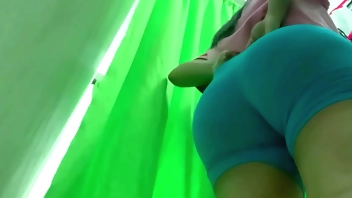 HIDDEN CAMERA IN THE DRESSING ROOM CHANGING HER CLOTHES. CULONA GIRL