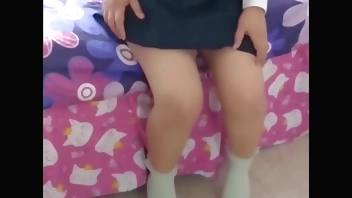 COLEGIALA se pone CALIENTE con su profesor! Y prueba el semen por primera vez! VIDEO CASERO