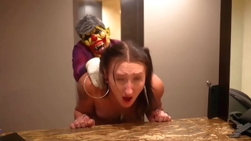 Super Hot White Slut Raven Vice Gets Greeted And Seduced By Old Man At The Golden Gate Casino In Las Vegas