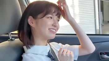 part1 すみれ(18)/『おうち行きたい』と自らエッチを希望しちゃう令和最強ポテンシャルJと初エッチ【1限目】海デートからの彼ピ宅で即エッチ！露になった美乳を揉み揉み＆舐め舐めしたらカチカチ乳首とチ●コが完成ｗ膣奥目掛けて振り下ろすガン突きピストンで絶頂SEX【2限目】射精したばっかなのにお掃除フェラで再勃起からの生チン挿入！2回戦目を感じさせない容赦ない突き上げピストン攻撃でたまらず大量中出し！