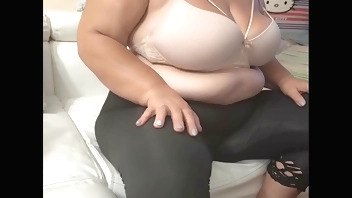 Mistirious 60 years old BBW Mature Granny finally reveals her naked breast !