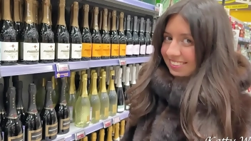 The agent picked up a mercenary bitch, fucked in a hotel room and cum all over her face