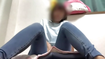 [Pichi Pichi Jeans Girl] When I took down half of my jeans and masturbated, a lot of naughty liquid came out...