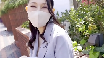 パート1【上品な顔してド淫乱な美巨乳歯科衛生士に3連続射精】奥さんより気持ちよくしてあげたい…大好きな彼の為ならなんでもしちゃういいなりお姉さん/形○ハリ○大きさ○三拍子そろった極上おっぱいをブルンブルン揺らして中出しSEX！/お風呂で密着ご奉仕→立ちハメ追い中出し！/電マで高まった子宮をチ●ポで突かれて連続潮吹きアクメ！【しろうとハメ撮り＃みずね＃26歳＃歯科衛生士】