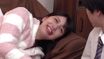 「終電ないならウチくる？」残業で終電を逃がしてしまった俺は誘われるがまま家にお邪魔する事に。いつも会社で見るスーツ姿とは違うゆるい部屋着姿に興奮してしまい…【パート4】