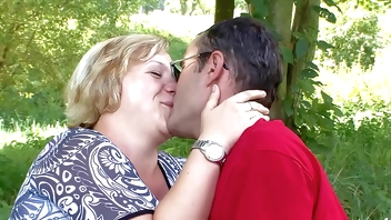 Dicke deutsche Hausfrau von Fremden zum ficken in den Dünen abgeschleppt