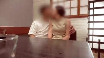 【居酒屋ハメ撮り】彼女持ちの男からの誘い｜生々しい個人撮影「中出しはダメ…！」素人ナンパ