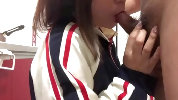 ラブラブ同棲生活で彼氏の勃起チンコを笑顔で濃厚フェラチオ。