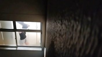 Minha vizinha gostosa se trocando depois do banho