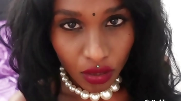 Indian MILF wants to be impregnated!