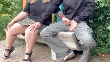 Sexy unfamiliar MILF let me cum in the park on a bench