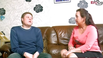 Deutsche alte reife hausfrau verführt jungfrau mann zum ersten sex