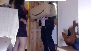 Amateur blowjob to delivery man