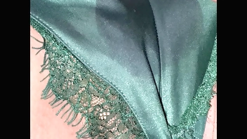 Esposa se aprovecha que su esposo esta en turno de noche