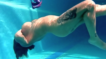 Canadian hottest milf Heidi Van Horny pleasures herself