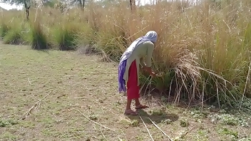 पति अच्छा साली तुझे तो पक्की रांड बनने चली है. खैर … सुन अपनी सुहागरात की कुछ फोटो हम लोगो ने उस रात हमने आपको चोदा था देसी टॉप टेन