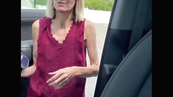 Amateur skinny granny getting a pov quickie creampie