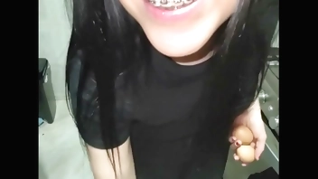 My Neighbor Estefani ARRIVES TO ASK ME FOR EGGS!