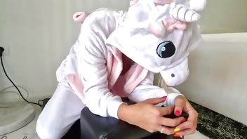 Unicorn Milf rides on a Sybian sexmachine and she almost gets a blackout