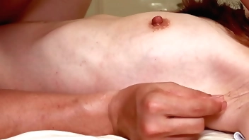 【素人】舞30代セックス大好きパイパン主婦。ワキ毛の処理をさせて貰えない変態貧乳パイパンビッチ主婦。男性からのエッチな命令は基本NG無しで言う事を聞く様に歴代のおチンポさん達から仕込まれています！未処理のワキ毛皆さんどうですか？どうぞご覧ください。