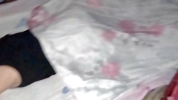 Desperté a la empleada doméstica para que me diera sexo, disfrutamos bastante