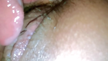 Hijastra priya se corre en la boca de su padrastro pervertido