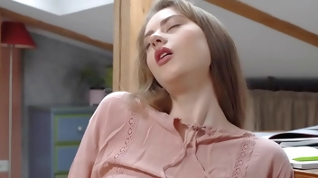 Beauty-Angels.com - Kate Love - Bright orgasm at a break