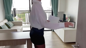 Fucked real estate agent while wife was at work