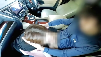 旦那とジムに来て、途中抜け出し不倫男とカーセックス