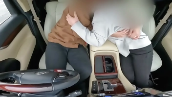 夫に送迎。不倫男の車で口内射精の後に中出しセックス