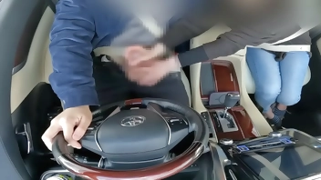 A frustrated married woman makes me ejaculate with a handjob while driving