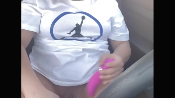 Freak Gets Caught in Parking Lot Fucking her Pussy In Car