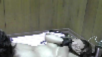 手マンとクンニされて、イってしまう淫乱アラフィフ熟女