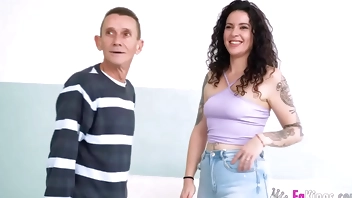 Tall Sara Salamanca is not afraid to lick a MUCH OLDER cock: Let Don Jorge enter!